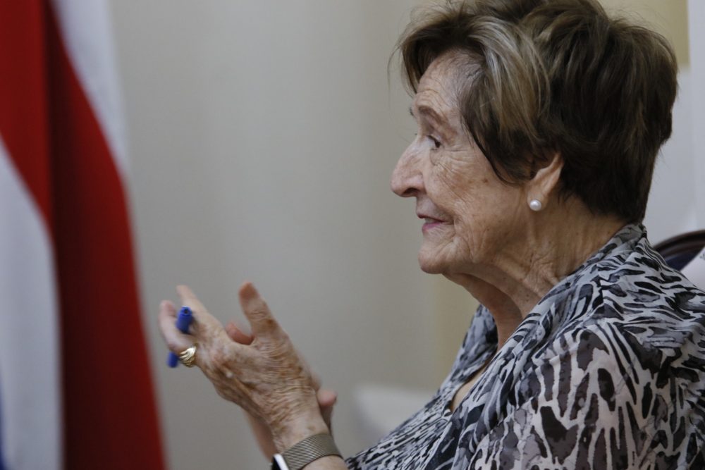 Dedican curso lectivo a la escritora infantil Lara Ríos - Digital506